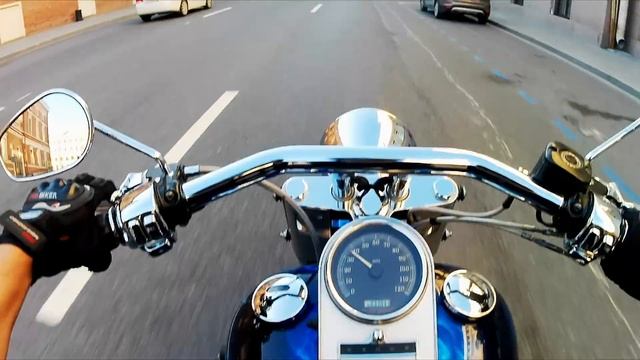 Как звучит и едет Harley Davidson