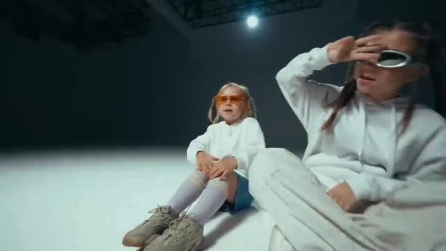 Кто лучше поет Милана Хаметова vs KIKIDO? Песня Милана Хам?