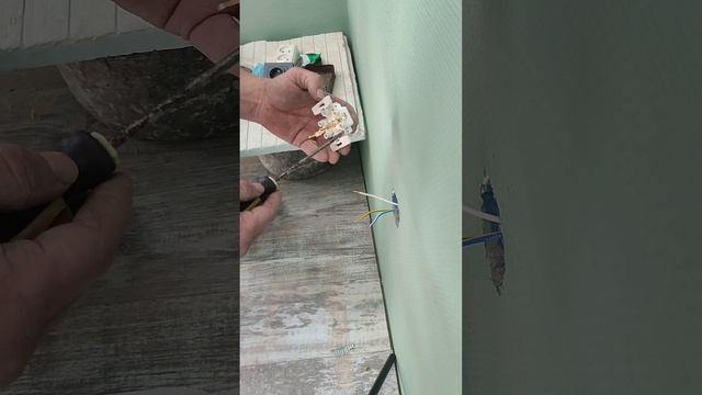 Инструкция по Быстрой установке розетки своими рукам?