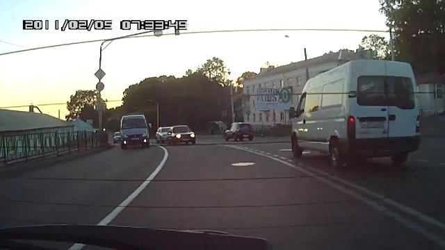 Езда без правил. Как снимает регистратор сзади. Смолен