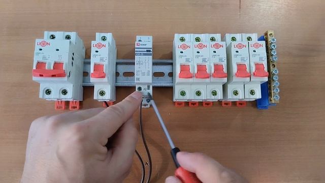 МАСТЕР-ВЫКЛЮЧАТЕЛЬ АРҚЫЛЫ  бүкіл жарықты басқару! (Master