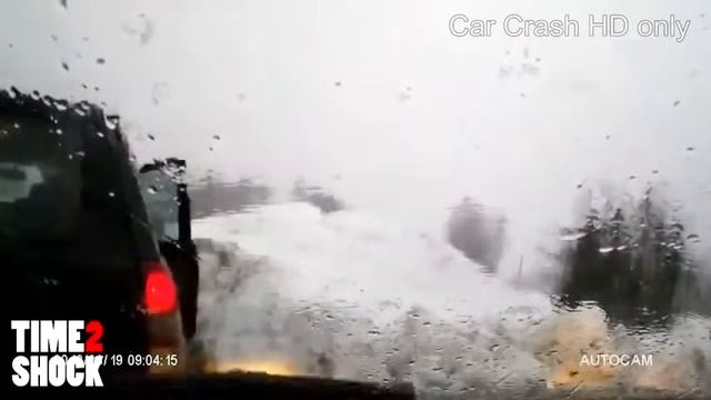 Car Crash (EPIC) Слабонервным не смотреть.