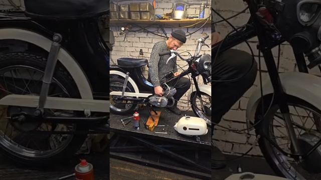 Запускаем мопед Рига 12 в прямом эфире!