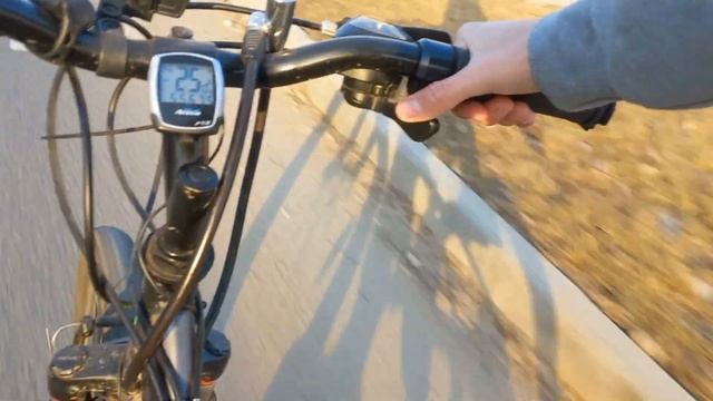 Проехал весь город на велике. 40 км/ч с одной рукой ...