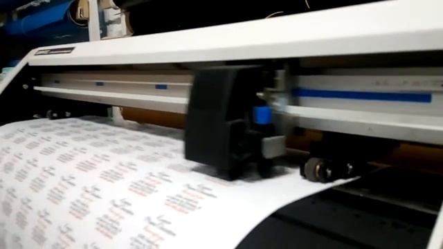 Друк широкоформатний Mutoh на прозоріц плівці Poly-Tape з контурною порізкою на Graphtek 500060-60