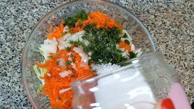 Салат из молодой капусты