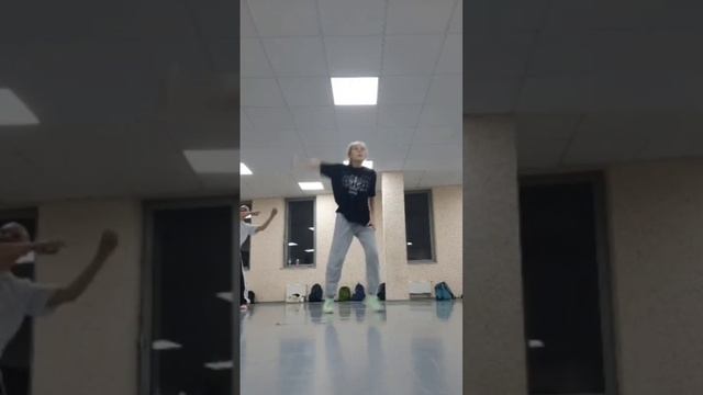 Недавний импровиз в стиле  хип хоп под классный трек)