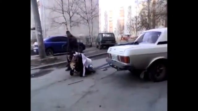 Нервный бомж я б.ять с.ка опаздываю!