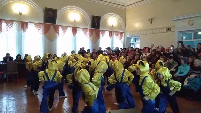 8 марта: вас поздравляют миньёны!