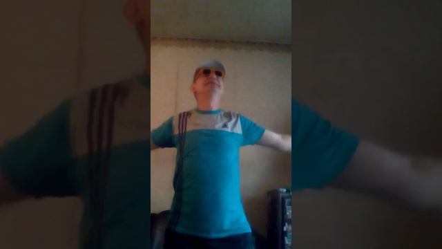 На закате плачет мачо поет папа2