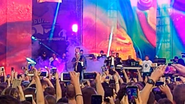 Элджей взорвал Лужники неожиданным появлением с треком Aqua