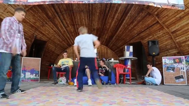 Вадик и Варка -VS- Найн Стрит - 1/4 TopFoot - Rock'ushka Battle (2013)