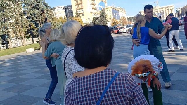 ОСЕННИЕ ЛИСТЬЯ КРУЖАТ И КРУЖАТ В САДУ💔 ТАНЦЫ💔 ХАРЬК?