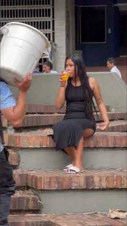 Шутка с ведром😹