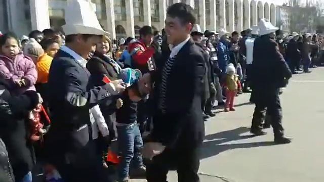 флешмоб в Бишкеке КАРА ЖОРГО!!!!