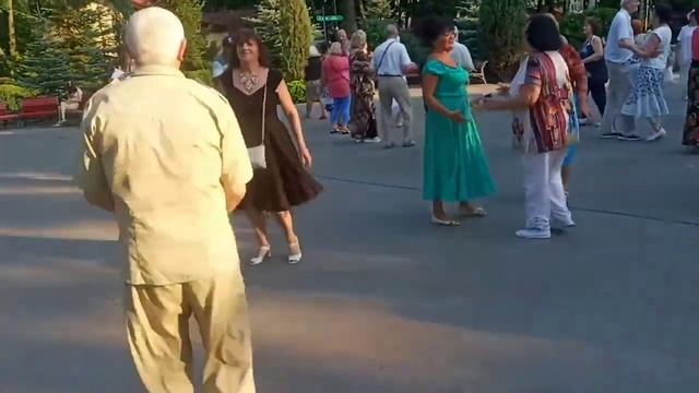 Ты красивая и счастливая!!!💃🌹Танцы в парке Горького!!