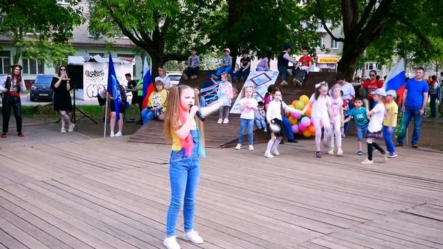 Лебедева София 9 лет А мне бы петь и танцевать