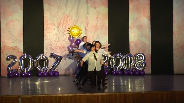 11 клас песня и танец