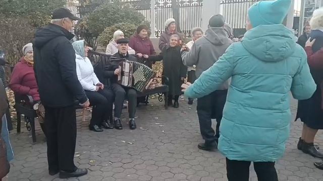 Песни под гармонь в парке Гомел.