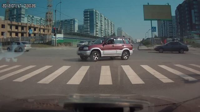 А088ТМ154 Знает некоторые жесты. Молодец.