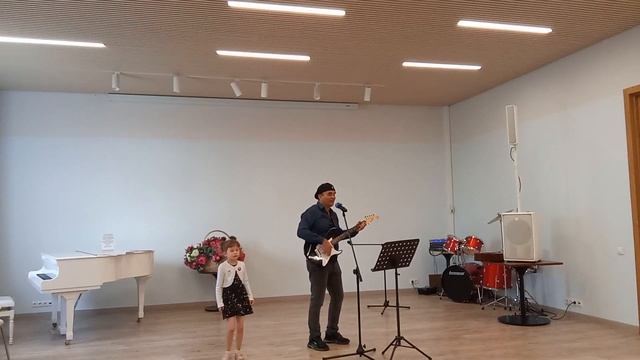 6 летняя звезда Российской эстрады Катюша. Катя танцуе