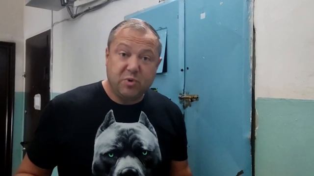 В Красноярске пенсионер на лестничной площадке убил н