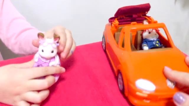 СИЛЬВАНИАН ФЕМЕЛИС МАШИНА распаковка НАБОР ЗАЙЧИКОВ Sylvanian Families CONVERTIBLE CAR