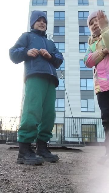 VID_20250427_201641.mp4