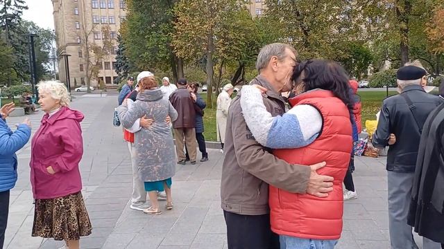 ОСЕННИЕ ЛИСТЬЯ ШУМЯТ И ШУМЯТ В САДУ❤️ ТАНЦЫ ❤️ХАРЬК?