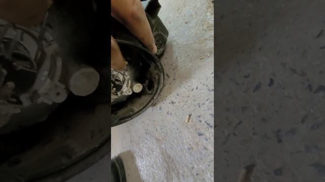 Ауди100 с4 замена фара!