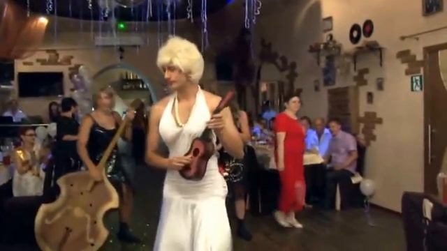 В ДЖАЗЕ ТОЛЬКО ДЕВУШКИ