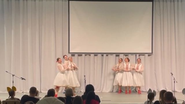 Хмарские балтушки: танец народного ансамбля танца «Ри
