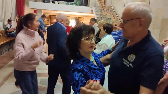 Бокал игристого вина...... 10.11.24.