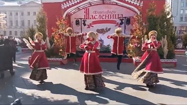 Масленица в Москве. Ансамбль «Барыня». Москва златогл?