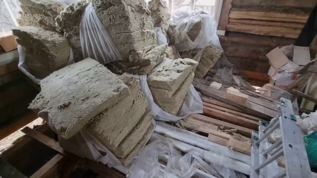 Ремонт старой дачи. Наводим порядок на первом этаже перед укладкой пола. Серия 18