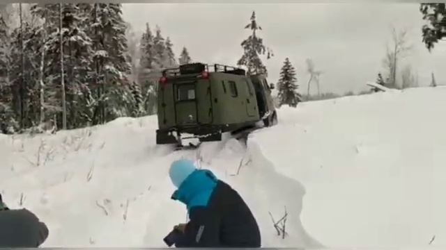 BV-206 уверенно преодолевает снежный покров.