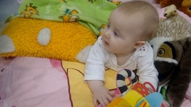 Ангелина развлекает Дарину