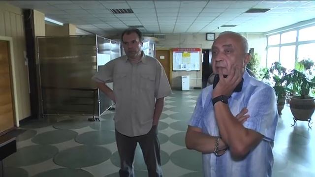 Замість ялинок — парковка. Хто дав дозвіл на знищення дерев біля державного цирку у Дніпрі?