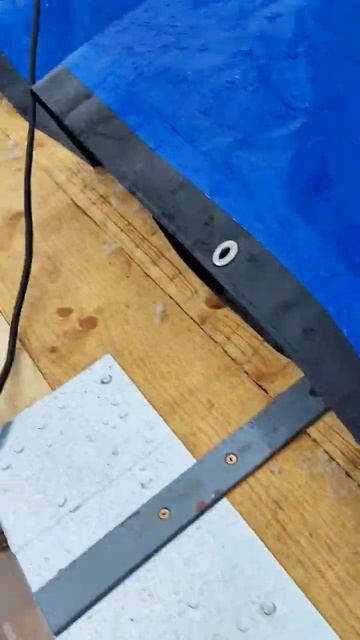 под карнизная планка и костыли.