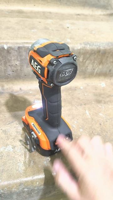 гайковёрт AEG BSS18S12BL