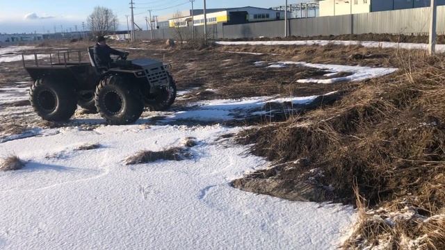 ВЕЗДЕХОД ТАЙГА 4х4 ЗАЕЗЖАЕТ НА ОГРОМНЫЙ УХАБ