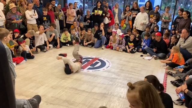 Покемон Vs ? | Comix Zone Battle | Студия танцев Blast