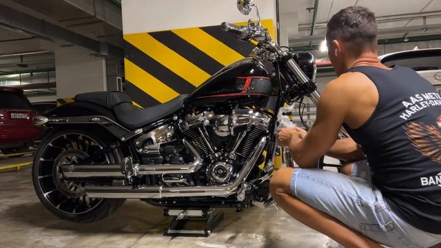 Установка дуг Harley Davidson Breakout 117. Тест центрального подъ?