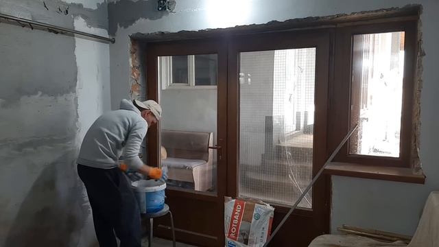 Таймлапс: Штукатурка стены и немного двери