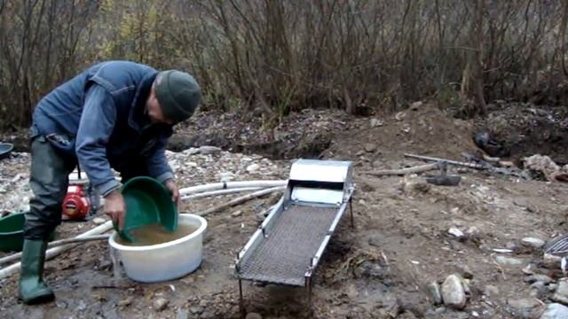 Тестване на златарско корито.