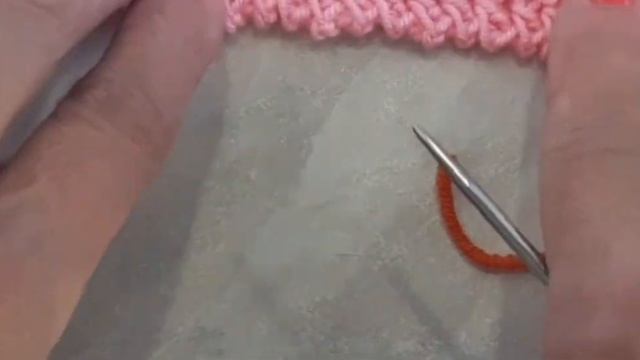 интересный  набор петель спицами при котором край не закручивается
