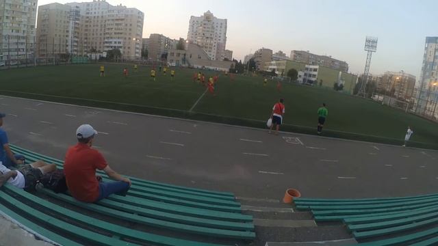 1-0 Обратите внимание!Ни один из наших 3х игроков не вступил в борьбу