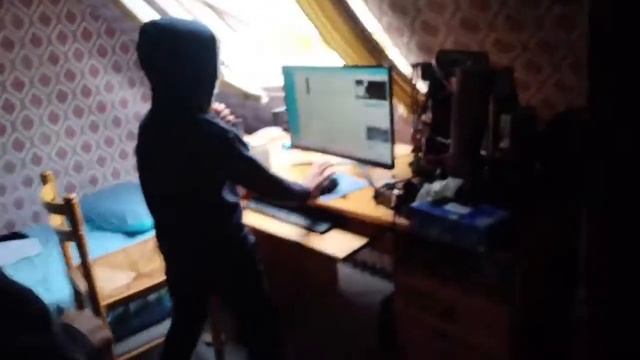 КНОПКА РЕШАЕТ КТО ВЫИГРАЕТ КОМПЬЮТЕР!