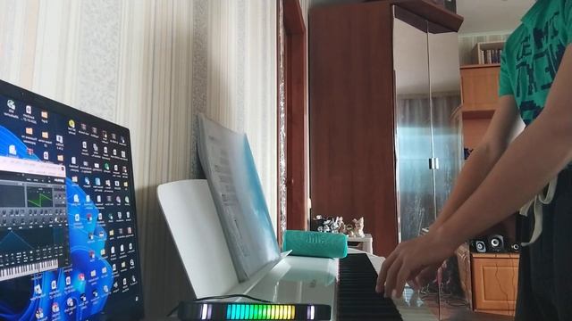 Rammstein - Auslander Keyboard Intro но первая клавиша нажимается 2 раз
