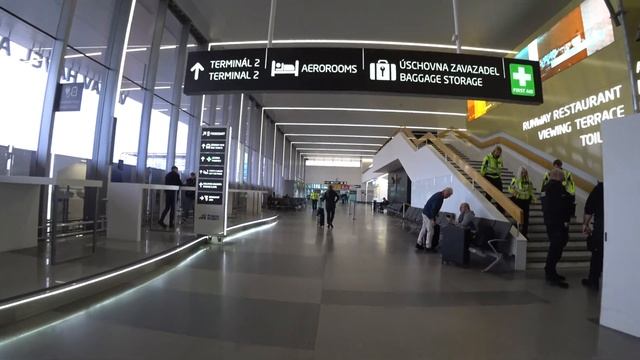 Как добраться в центр Праги из аэропорта и в аэропорт